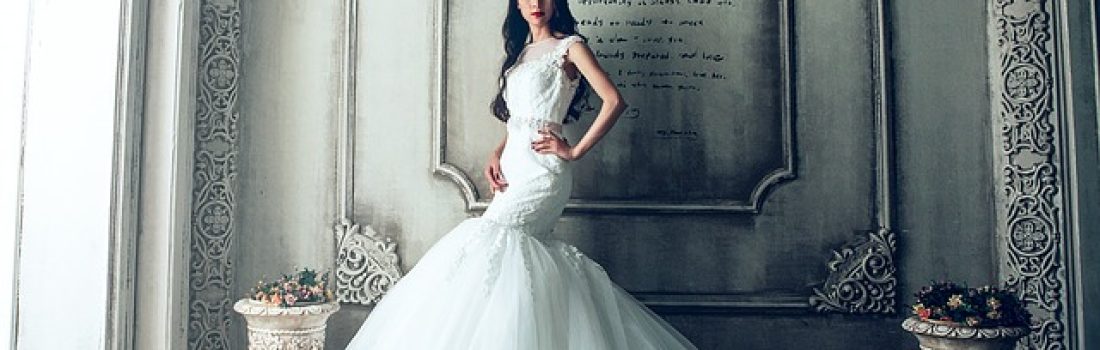wedding-dresses-1485984_640